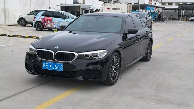 BMW 5 Series 2019 Reforma 530Li Líder M Conjunto deportivo exterior foto 1 BMW 5 Series 2019 Reforma 530Li Líder M Conjunto deportivo exterior foto 1