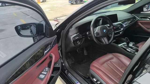 BMW 5 Series 2019 Reforma 530Li Líder M Conjunto deportivo interior foto 9 BMW 5 Series 2019 Reforma 530Li Líder M Conjunto deportivo interior foto 9