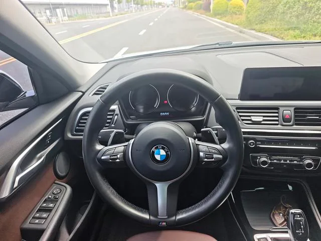 BMW 1 Series 2020 125i Leading Type M Sports suit interior photo 11 BMW 1 Series 2020 125i Leading Type M Sports suit interior photo 11