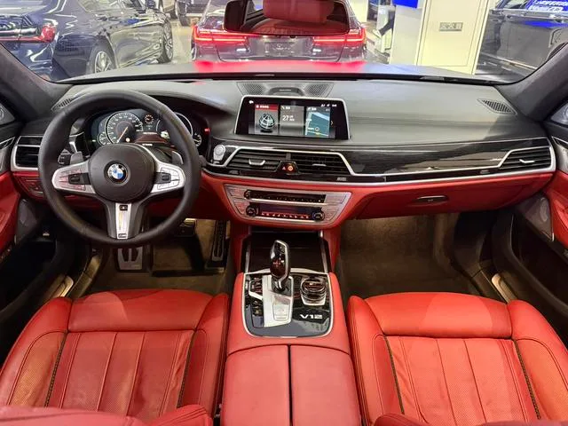 BMW 7 Series 2017 M760Li xDrive intérieur photo 12