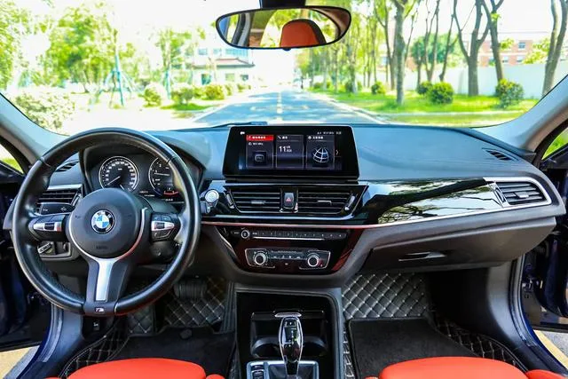 BMW 1 Series 2021 125i M Sports Obsidian Night Edition interior photo 7