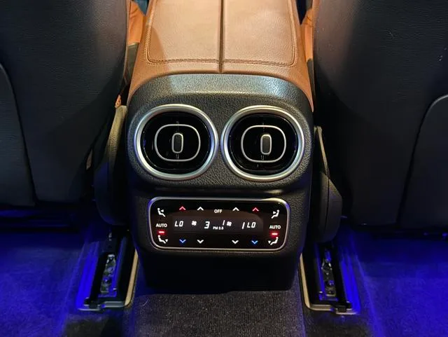 Mercedes-Benz GLC 2023 GLC 260 L 4MATIC Dynamic 5 seat interior photo 9