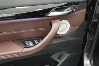 BMW X1 2022 sDrive25Li Leading Type interior photo 17