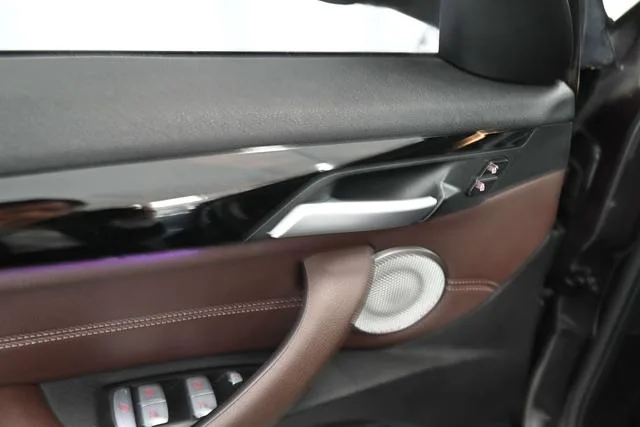 BMW X1 2022 sDrive25Li Leading Type interior photo 18