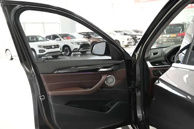 BMW X1 2022 sDrive25Li Leading Type interior photo 19