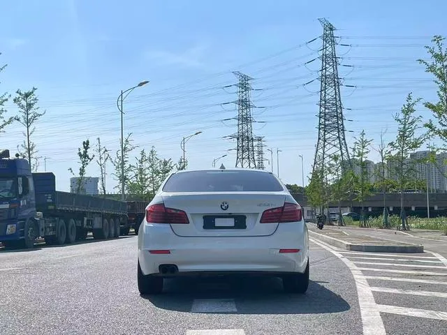 BMW 5 Series 2014 525Li Leading Type exterior photo 9