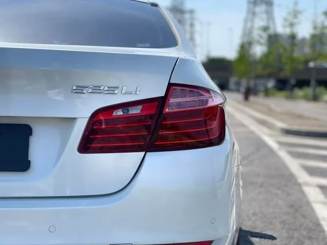 BMW 5 Series 2014 525Li Leading Type exterior photo 10