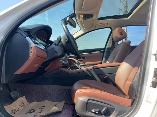 BMW 5 Series 2014 525Li Leading Type interior photo 11