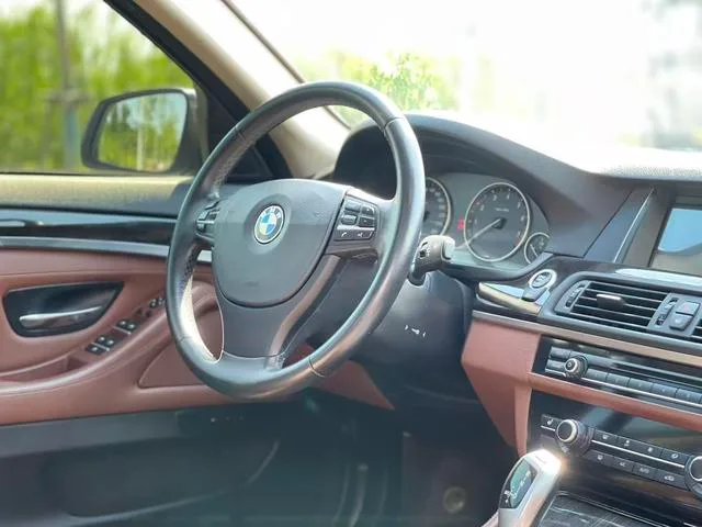 BMW 5 Series 2014 525Li Leading Type interior photo 18