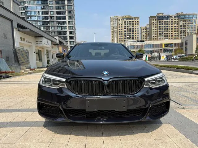 BMW 5 Series 2020 530Li Leader M Ensemble de sport extérieur photo 2 BMW 5 Series 2020 530Li Leader M Ensemble de sport extérieur photo 2
