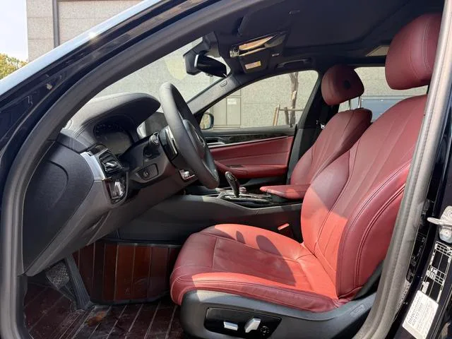 BMW 5 Series 2020 530Li Leader M Ensemble de sport extérieur photo 4 BMW 5 Series 2020 530Li Leader M Ensemble de sport extérieur photo 4