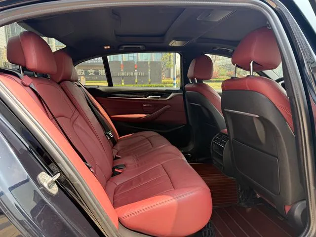 BMW 5 Series 2020 530Li Leader M Ensemble de sport intérieur photo 8 BMW 5 Series 2020 530Li Leader M Ensemble de sport intérieur photo 8