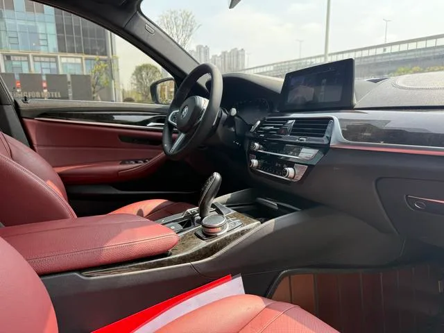 BMW 5 Series 2020 530Li Leader M Ensemble de sport intérieur photo 10 BMW 5 Series 2020 530Li Leader M Ensemble de sport intérieur photo 10