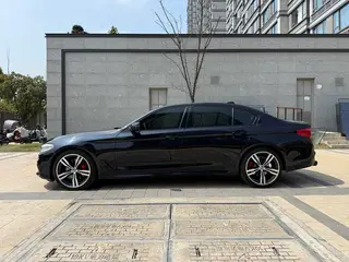 BMW 5 Series 2020 530Li Leader M Ensemble de sport intérieur photo 14 BMW 5 Series 2020 530Li Leader M Ensemble de sport intérieur photo 14