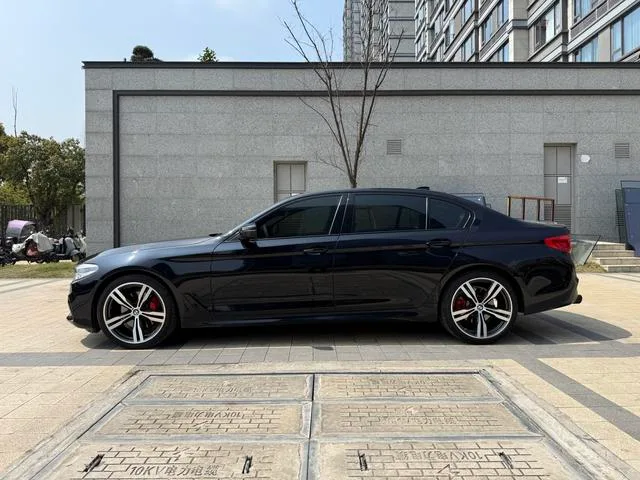 BMW 5 Series 2020 530Li Leader M Ensemble de sport intérieur photo 14 BMW 5 Series 2020 530Li Leader M Ensemble de sport intérieur photo 14