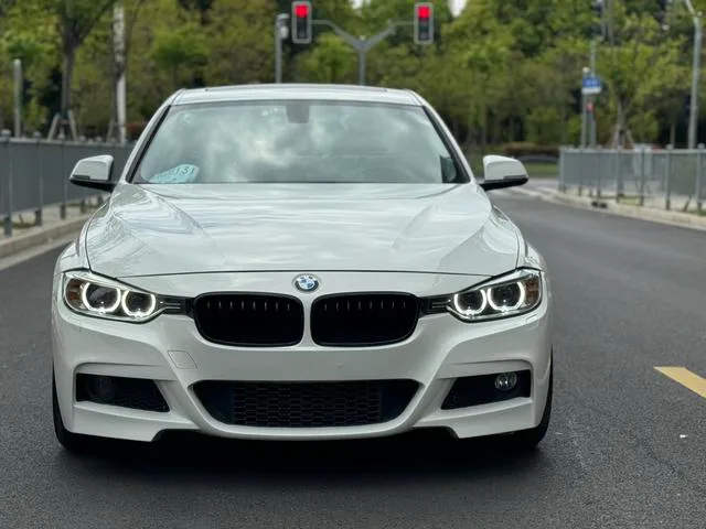 BMW 3 Series 2013 320i Fashionable exterior photo 2