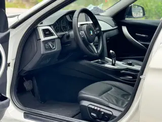 BMW 3 Series 2013 320i Fashionable interior photo 6