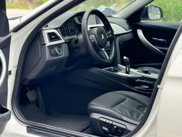 BMW 3 Series 2013 320i Fashionable interior photo 6