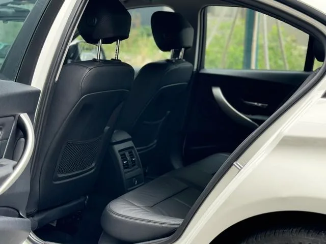 BMW 3 Series 2013 320i Fashionable interior photo 7