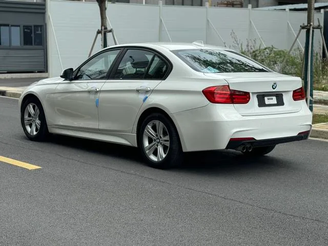 BMW 3 Series 2013 320i Fashionable interior photo 8