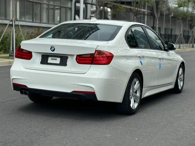 BMW 3 Series 2013 320i Fashionable interior photo 9