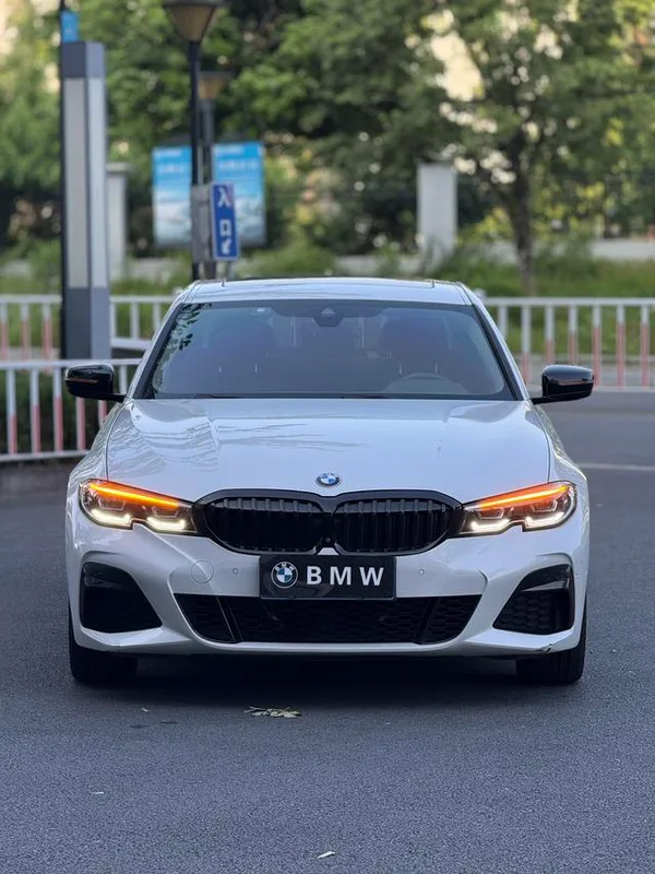 BMW 3 Series 2020 Restyling 325i M Sports Night Suit exterior photo 2