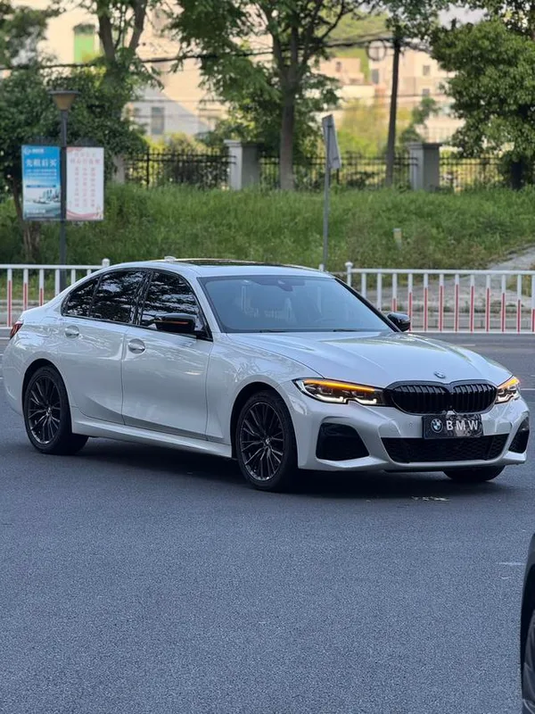 BMW 3 Series 2020 Restyling 325i M Sports Night Suit exterior photo 3