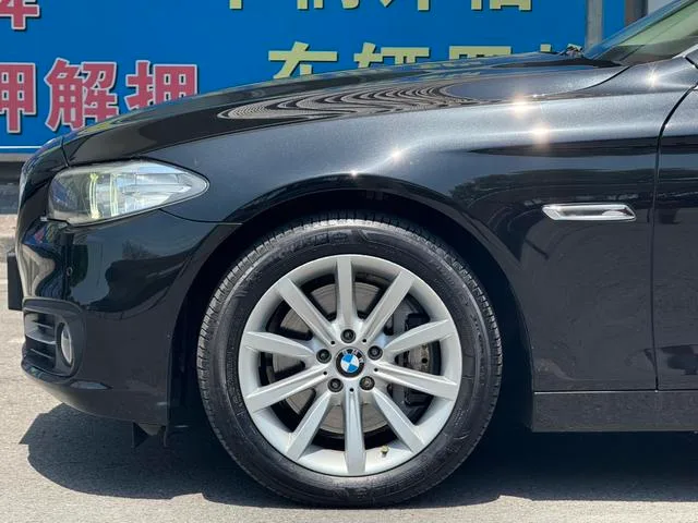 BMW 5 Series 2014 535Li Líder exterior foto 5