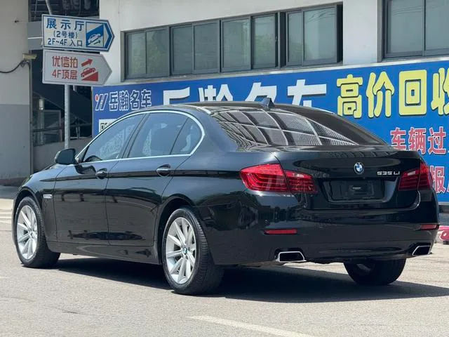 BMW 5 Series 2014 535Li Líder exterior foto 8