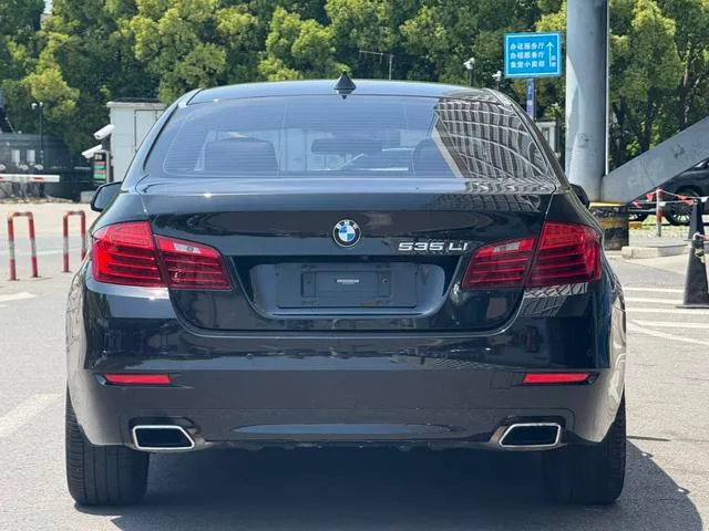 BMW 5 Series 2014 535Li Líder exterior foto 9