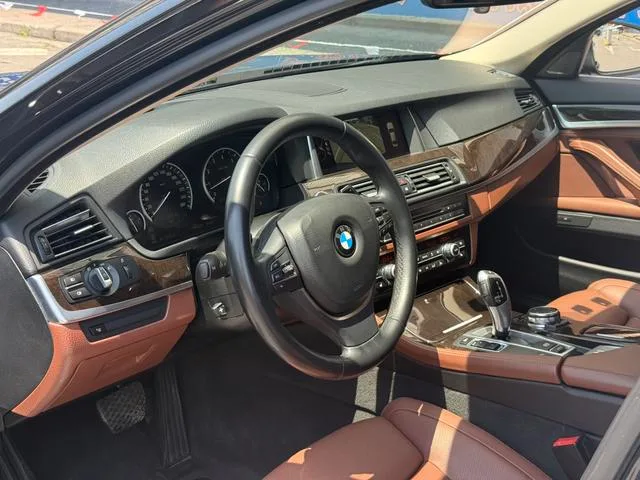 BMW 5 Series 2014 535Li Líder interior foto 14