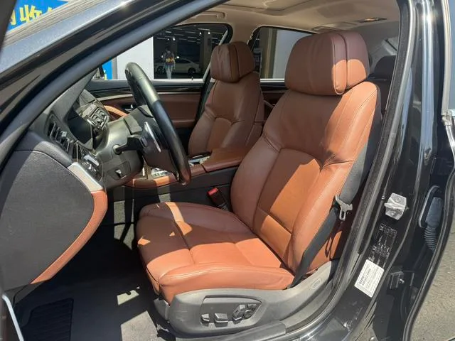 BMW 5 Series 2014 535Li Líder interior foto 15
