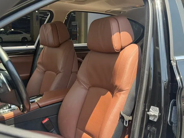 BMW 5 Series 2014 535Li Líder interior foto 17
