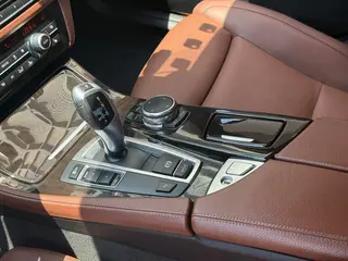BMW 5 Series 2014 535Li Líder interior foto 18