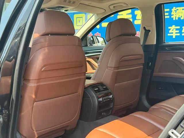 BMW 5 Series 2014 535Li Líder interior foto 20