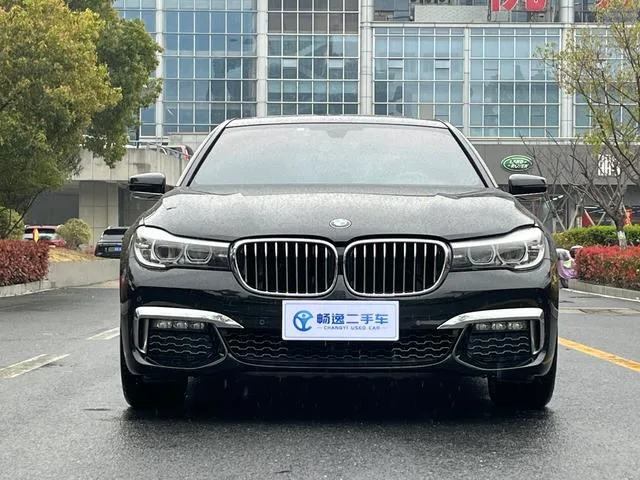 BMW 7 Series 2017 730Li Leading Type exterior photo 2
