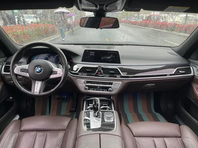 BMW 7 Series 2017 730Li Leading Type exterior photo 5