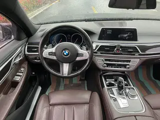 BMW 7 Series 2017 730Li Leading Type exterior photo 6