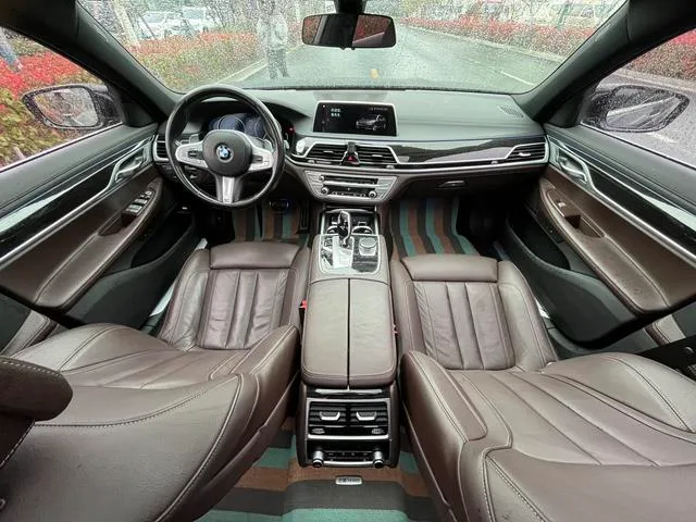 BMW 7 Series 2017 730Li Leading Type exterior photo 9