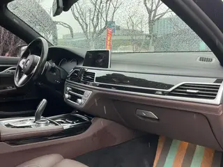BMW 7 Series 2017 730Li Leading Type interior photo 11