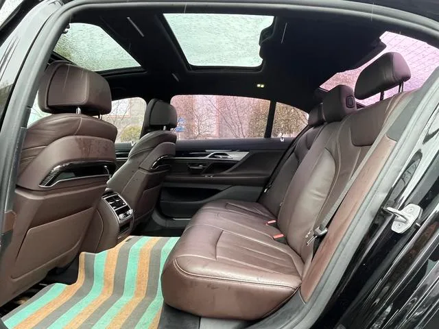 BMW 7 Series 2017 730Li Leading Type interior photo 13