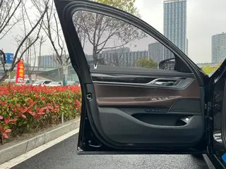 BMW 7 Series 2017 730Li Leading Type interior photo 15