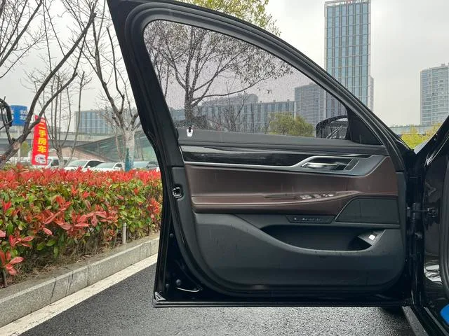 BMW 7 Series 2017 730Li Leading Type interior photo 15