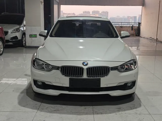 BMW 3 Series 2019 320Li Fashionable exterior photo 2
