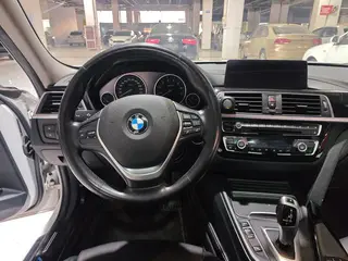 BMW 3 Series 2019 320Li Fashionable interior photo 10