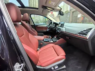 BMW X4 2022 xDrive 30i M Sports suit interior photo 6
