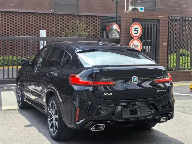 BMW X4 2022 xDrive 30i M Sports suit interior photo 8