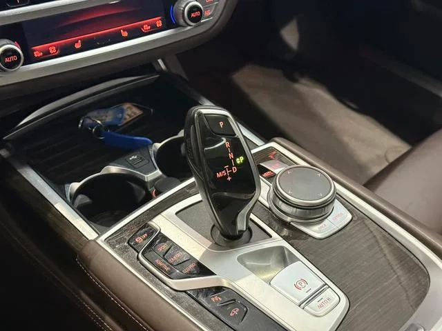 BMW 7 Series 2021 730Li Luxury Set interior photo 14 BMW 7 Series 2021 730Li Luxury Set interior photo 14