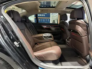 BMW 7 Series 2021 730Li Luxury Set interior photo 15 BMW 7 Series 2021 730Li Luxury Set interior photo 15