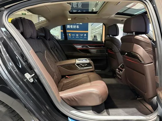 BMW 7 Series 2021 730Li Luxury Set interior photo 15 BMW 7 Series 2021 730Li Luxury Set interior photo 15